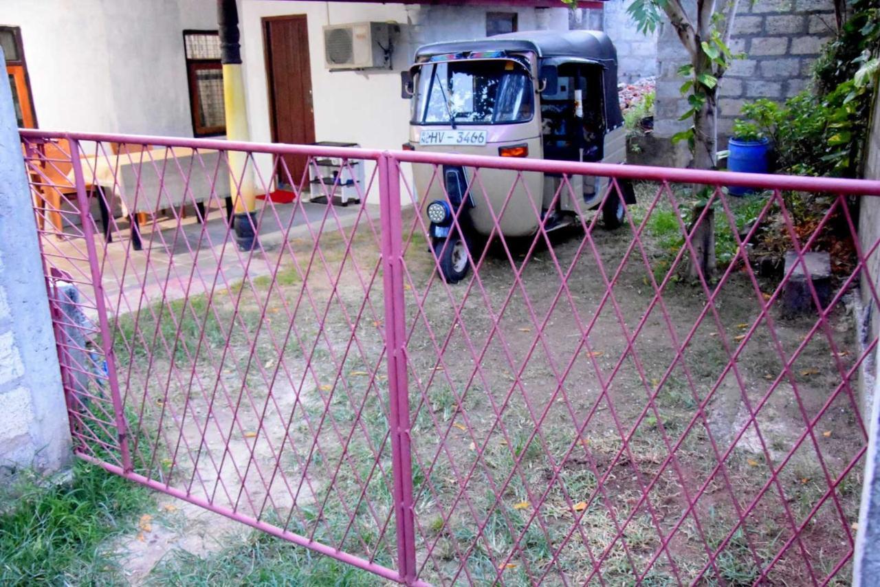 Meera Homestay & Guest House أنرادابورام المظهر الخارجي الصورة