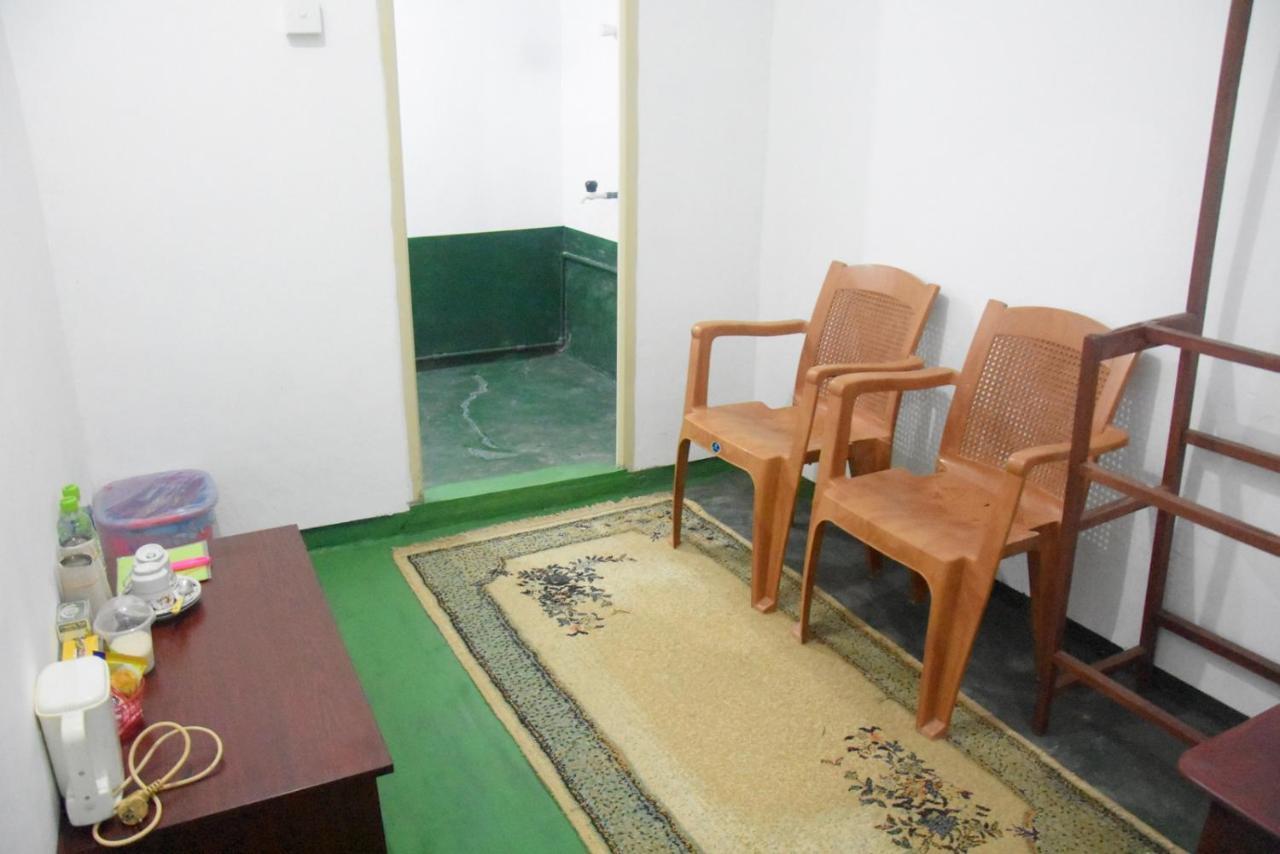 Meera Homestay & Guest House أنرادابورام المظهر الخارجي الصورة