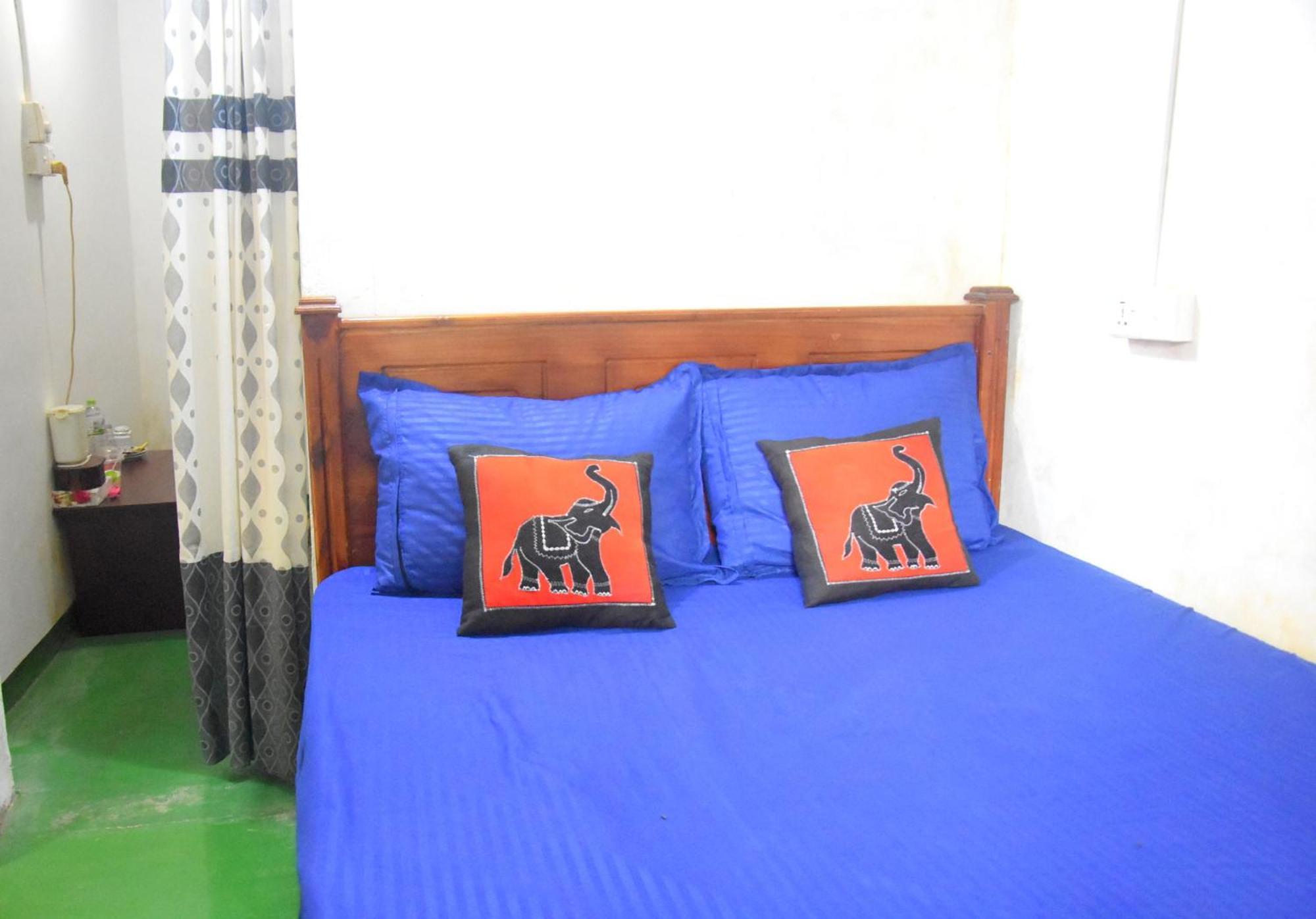 Meera Homestay & Guest House أنرادابورام المظهر الخارجي الصورة