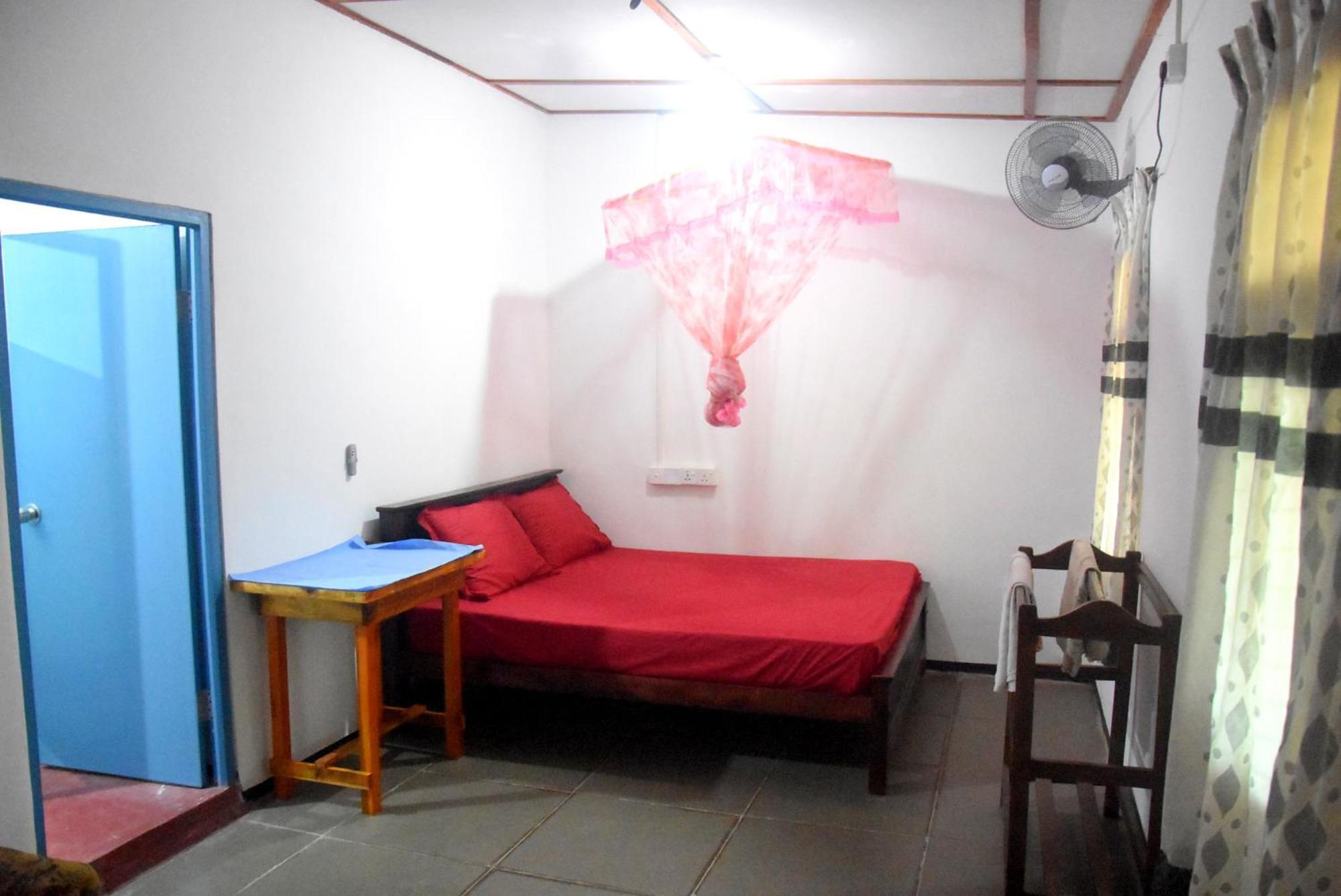 Meera Homestay & Guest House أنرادابورام المظهر الخارجي الصورة