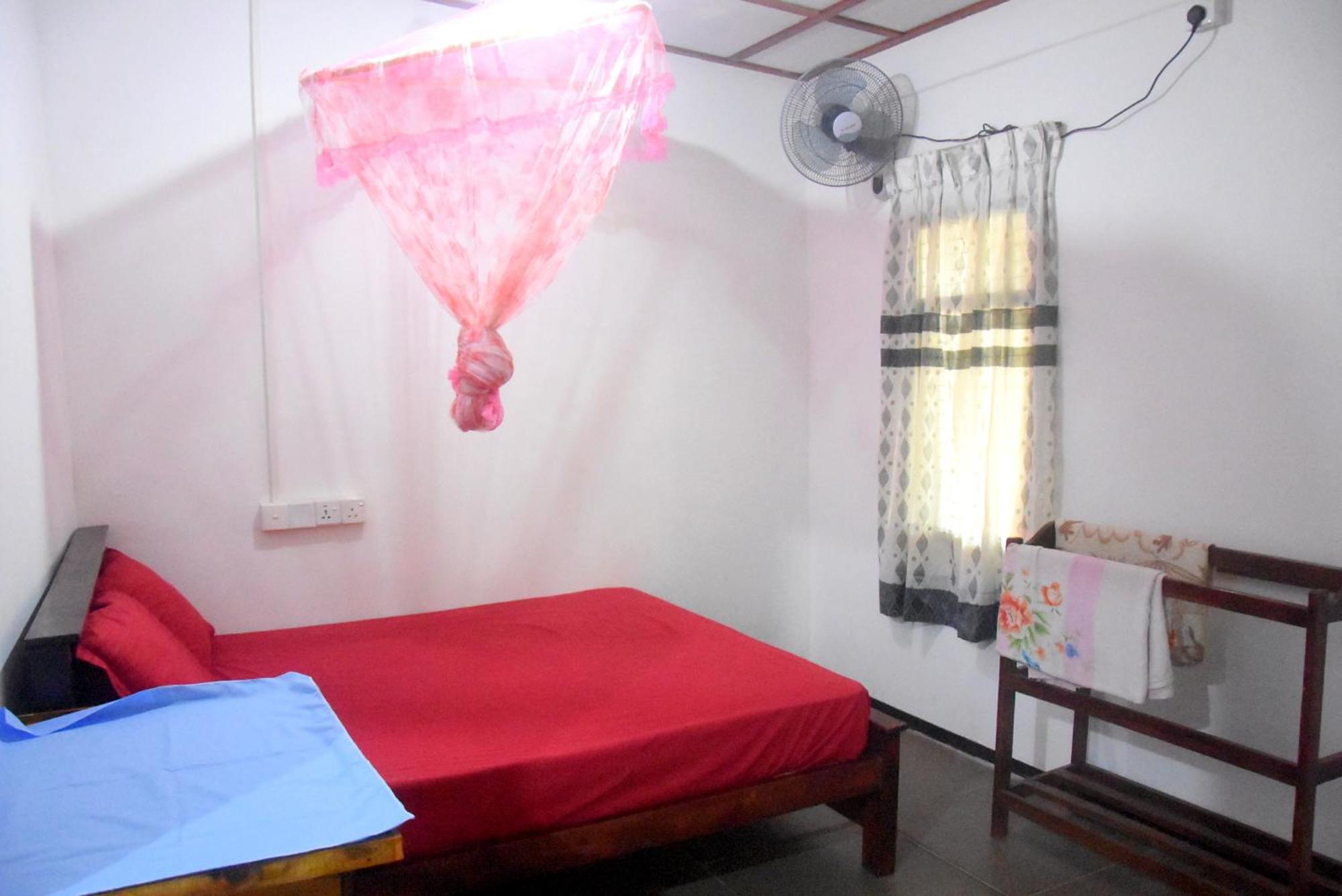 Meera Homestay & Guest House أنرادابورام المظهر الخارجي الصورة