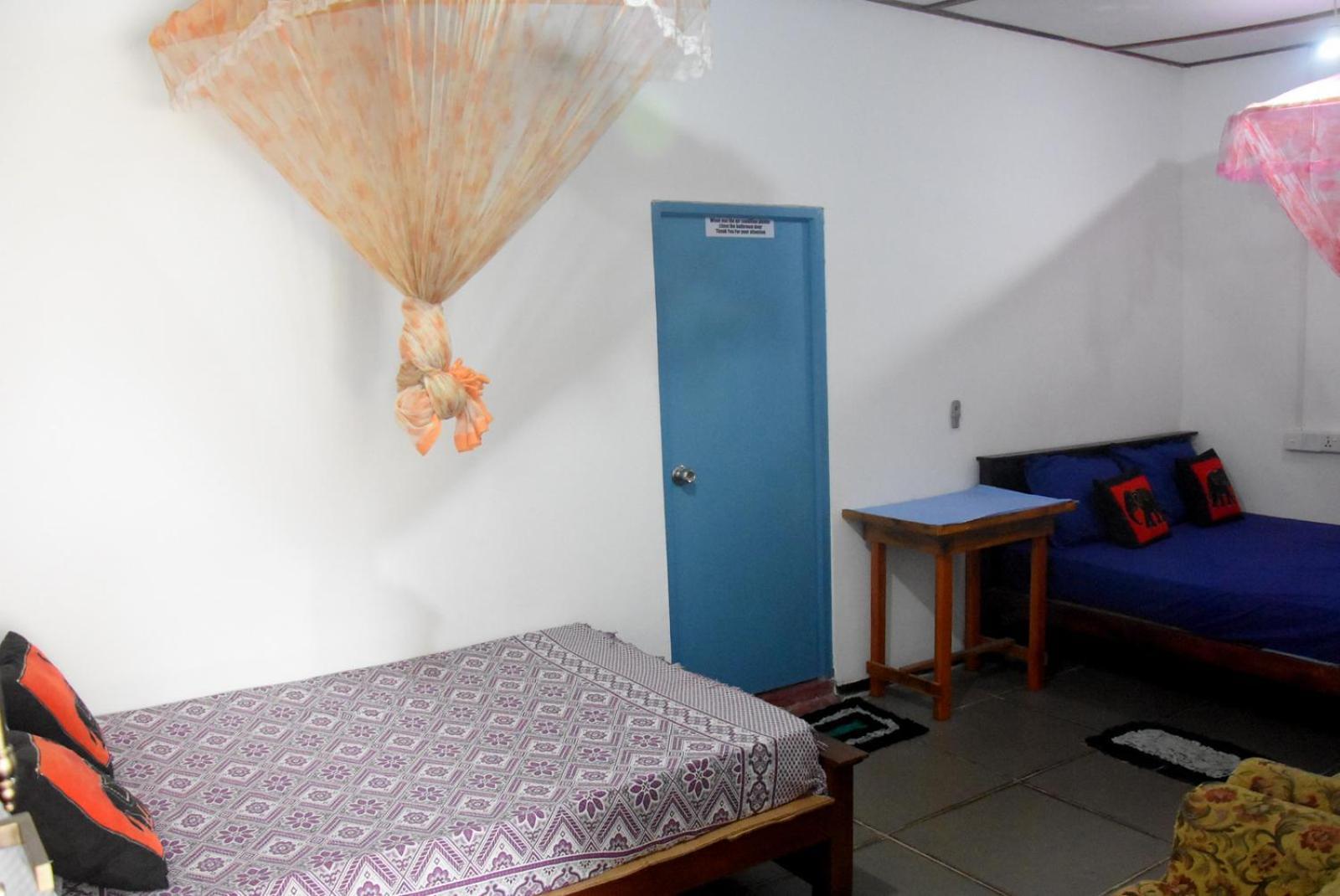 Meera Homestay & Guest House أنرادابورام المظهر الخارجي الصورة