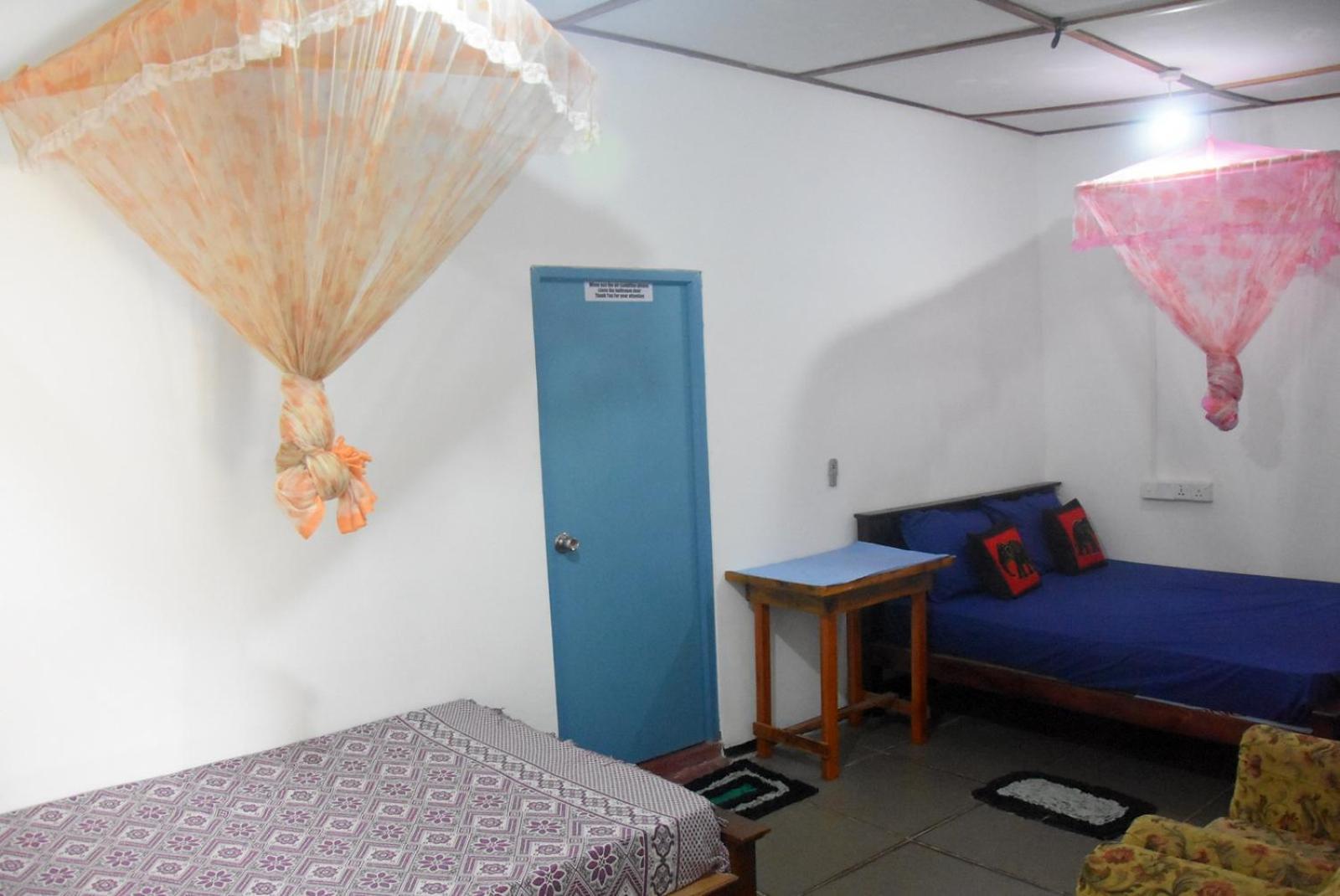 Meera Homestay & Guest House أنرادابورام المظهر الخارجي الصورة