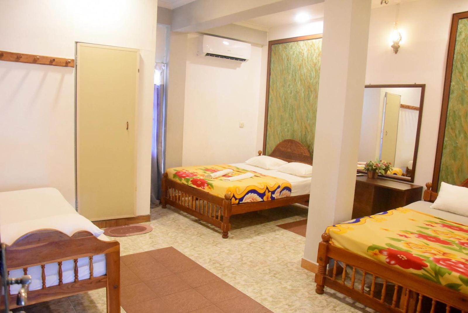Meera Homestay & Guest House أنرادابورام المظهر الخارجي الصورة