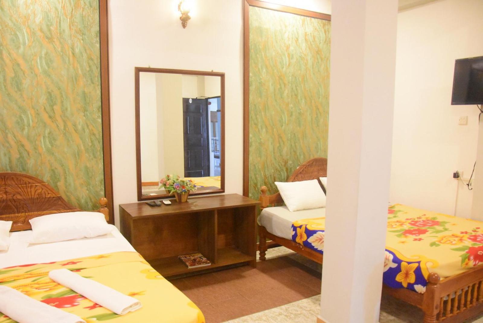 Meera Homestay & Guest House أنرادابورام المظهر الخارجي الصورة