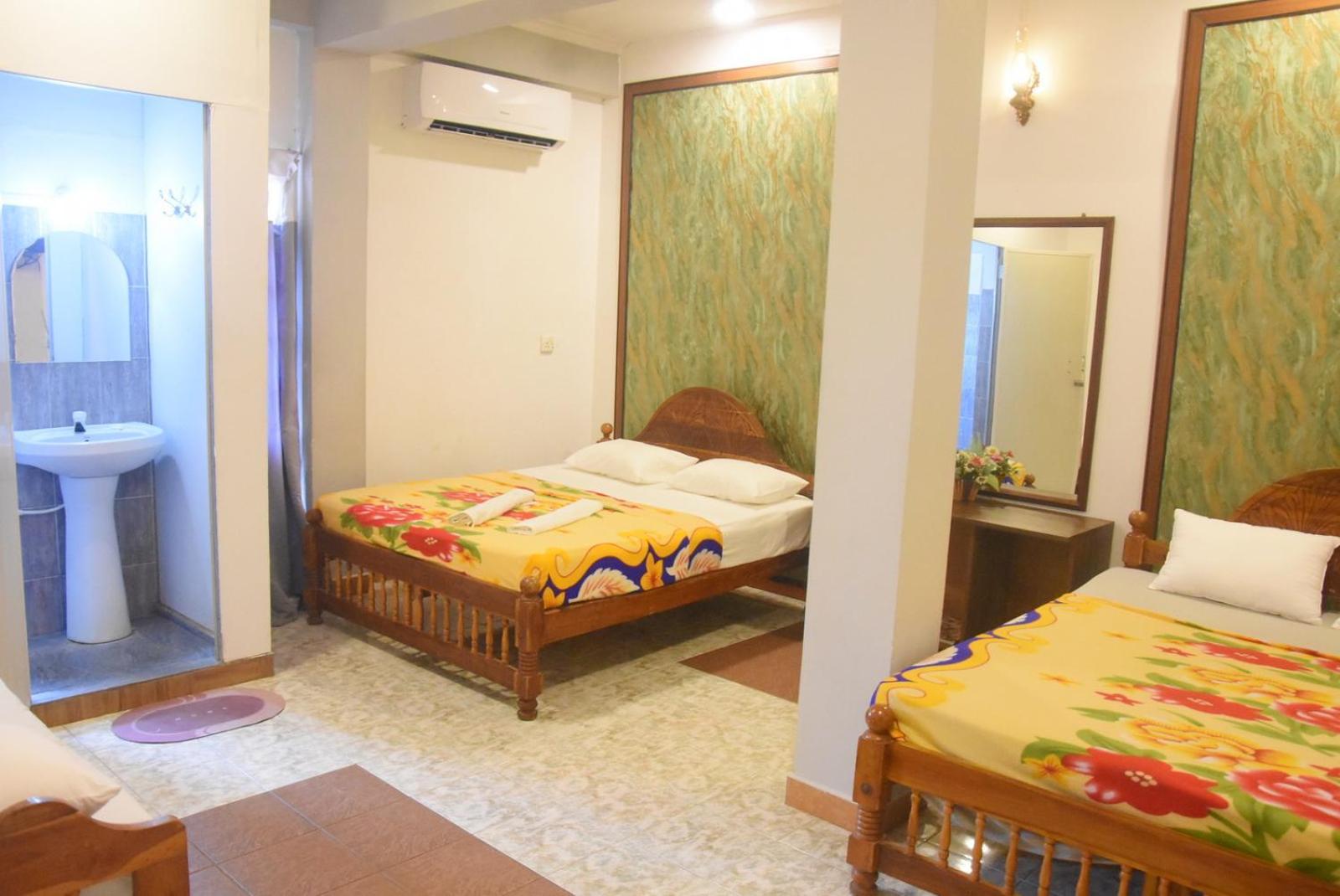 Meera Homestay & Guest House أنرادابورام المظهر الخارجي الصورة