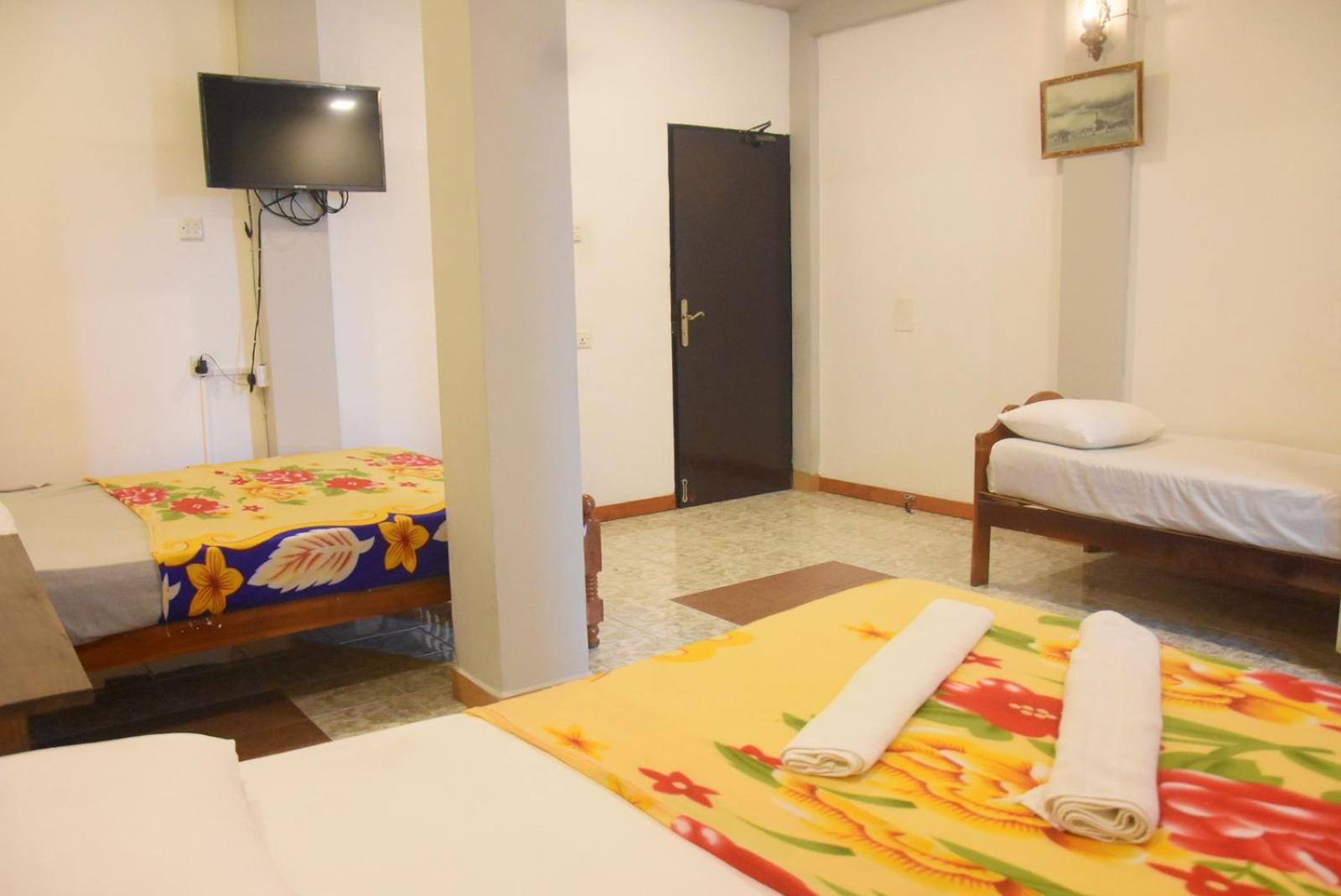 Meera Homestay & Guest House أنرادابورام المظهر الخارجي الصورة
