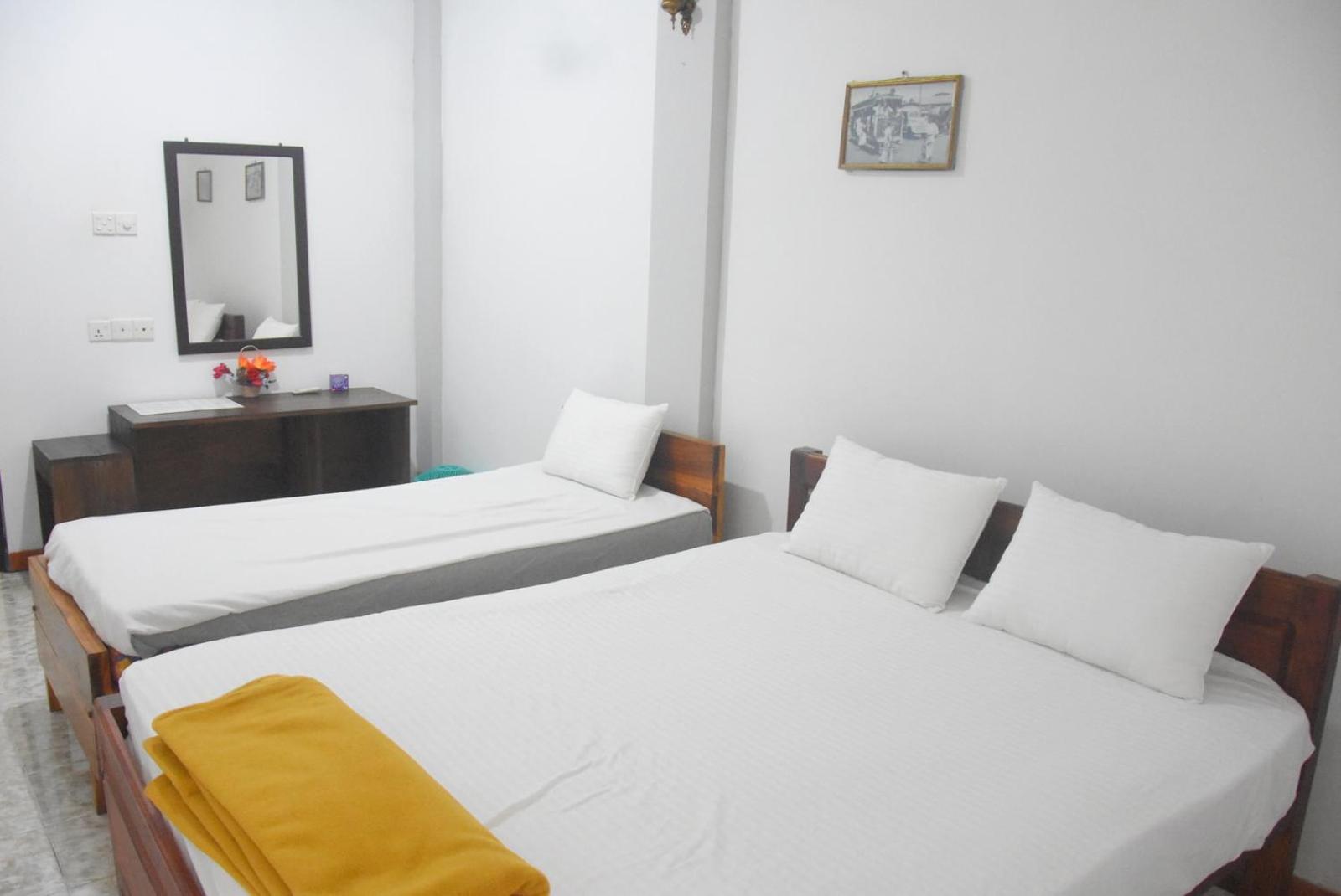 Meera Homestay & Guest House أنرادابورام المظهر الخارجي الصورة